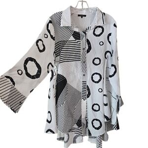 Radzoli Womens Lagenlook Button Down Shirt Size XL White Black Artsy